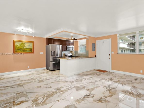 1811 Jefferson St 209, Hollywood FL 33020