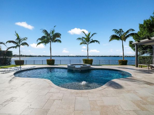 8445 E Watercrest Cir E, Parkland FL 33076