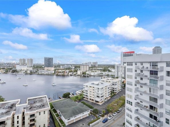 137 Golden Isles Dr 1609, Hallandale Beach FL 33009