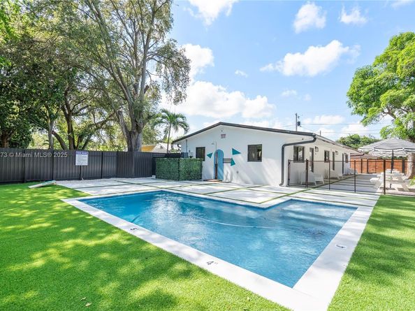 256 NW 57th St, Miami FL 33127