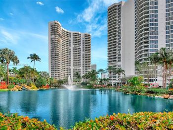 19101 Mystic Pointe Dr