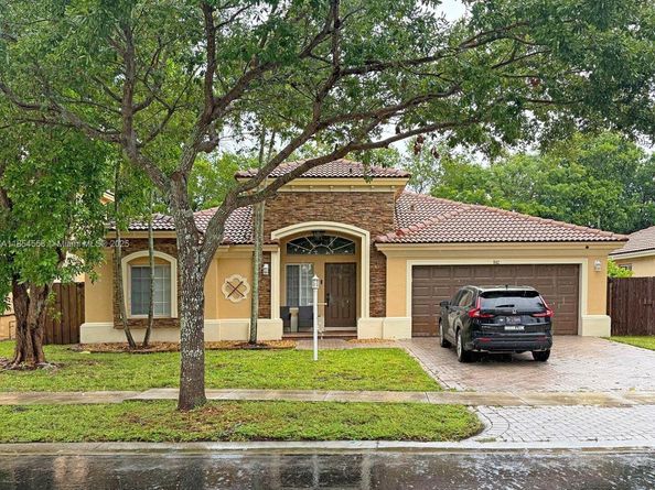 961 NE 36th Ave, Homestead FL 33033