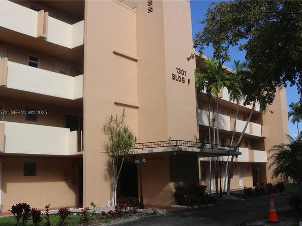 1301 NE 191st St F407, Miami FL 33179