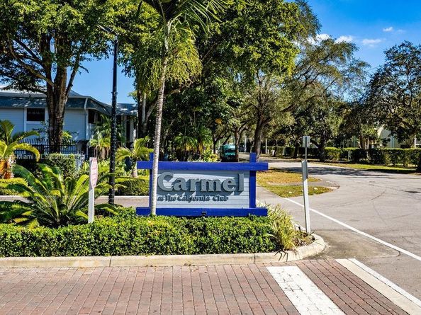 929 NE 199th St 203, Miami FL 33179