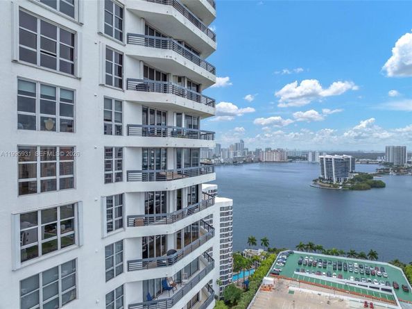 3500 Mystic Pointe Dr 3001, Aventura FL 33180