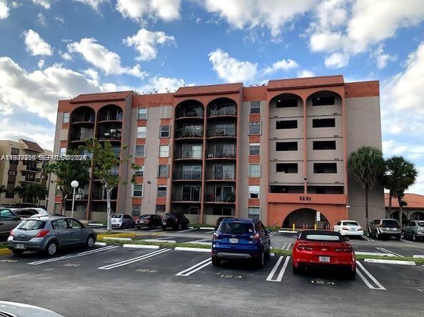 5201 NW 7th St 314, Miami FL 33126