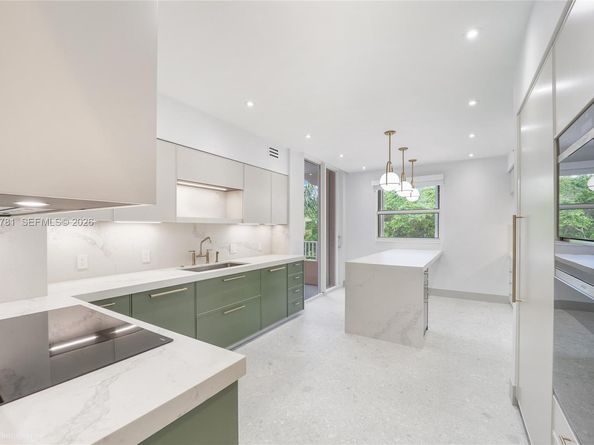 737 Crandon Blvd 301, Key Biscayne FL 33149
