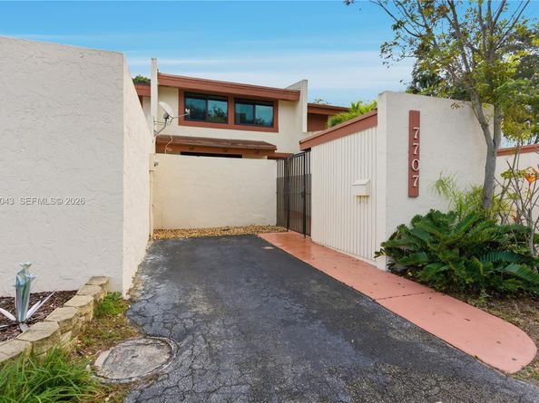 7707 SW 105th Pl, Miami FL 33173