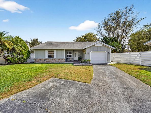 14607 SW 142nd Pl, Miami FL 33186