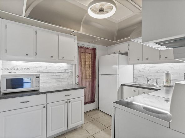 17001 NE 13th Ave 214, Miami FL 33162