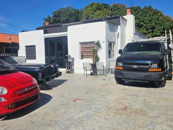 1829 NW 5th St, Miami FL 33125
