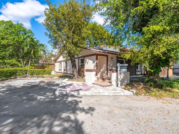 6211 NW 26th Ct, Sunrise FL 33313