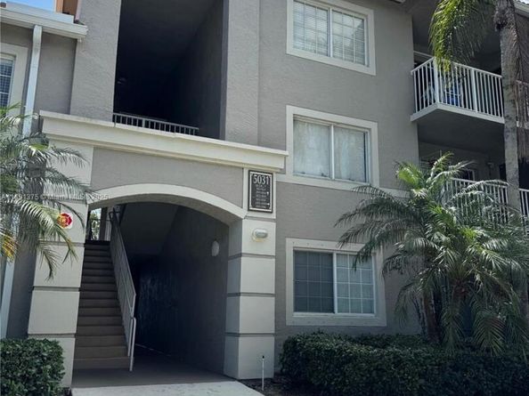 5031 Wiles Rd 202, Coconut Creek FL 33073