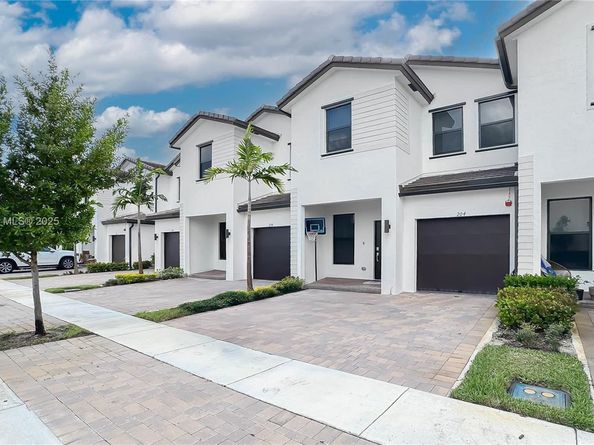 204 SW 159th Pl, Pembroke Pines FL 33027
