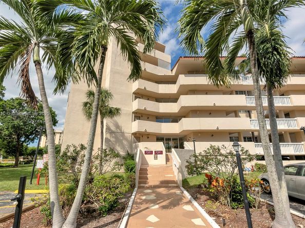 7081 Environ Blvd 641, Lauderhill FL 33319