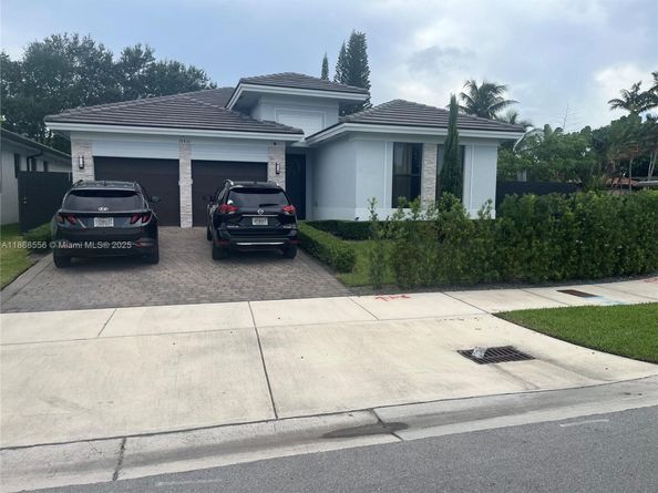 19410 SW 124th Ct, Miami FL 33177