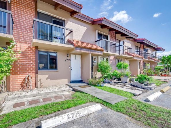 1809 SW 107th Ave 2705, Miami FL 33165