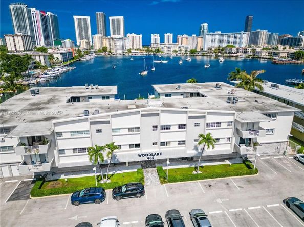 462 Golden Isles Dr 305, Hallandale Beach FL 33009