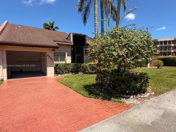 4690 S Fountains Dr S, Lake Worth FL 33467