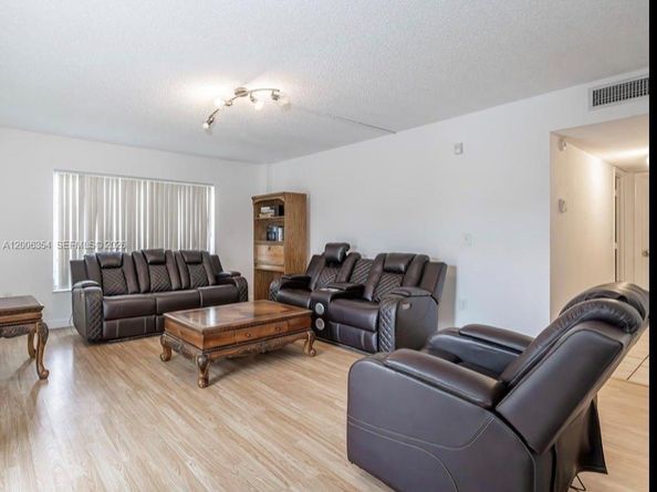 4174 Inverrary Dr 202, Lauderhill FL 33319