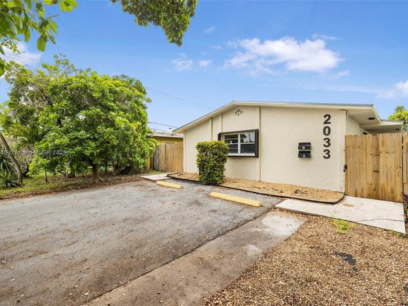 2033 Dewey St, Hollywood FL 33020