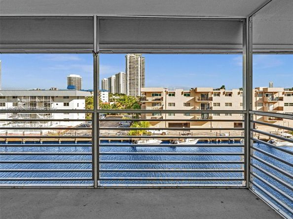 3849 NE 169th St 405, North Miami Beach FL 33160