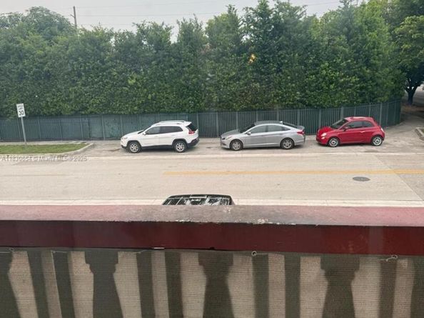 1000 W 28 St 15, Hialeah FL 33010