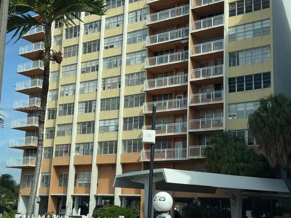 2025 NE 164th St 605, North Miami Beach FL 33162