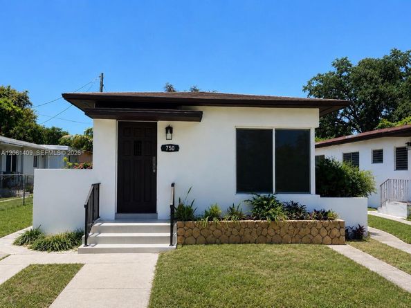 750-752 NW 52nd St, Miami FL 33127