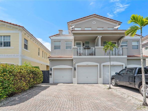 217 SW 11th St, Fort Lauderdale FL 33315