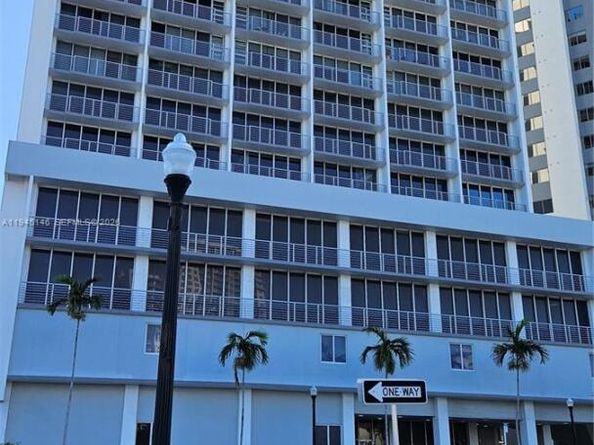 1720 Harrison St 15A, Hollywood FL 33020