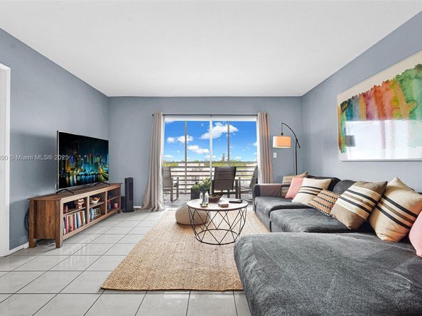 3050 NE 16th Ave 605, Oakland Park FL 33334