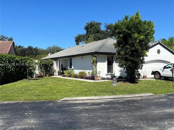 Undisclosed Address #A11929210, Davie FL 33331