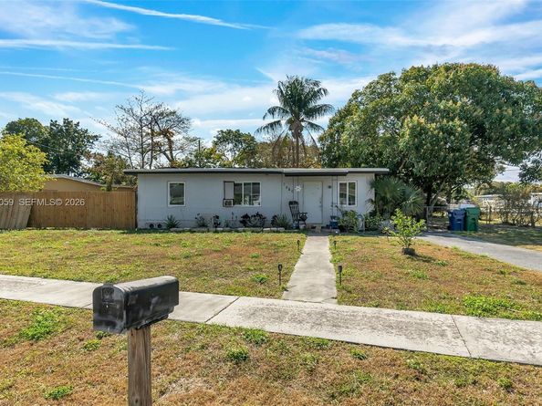 3580 NW 4th St, Lauderhill FL 33311