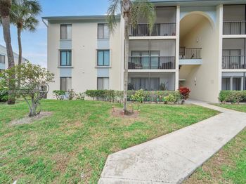 1109 Green Pine Blvd