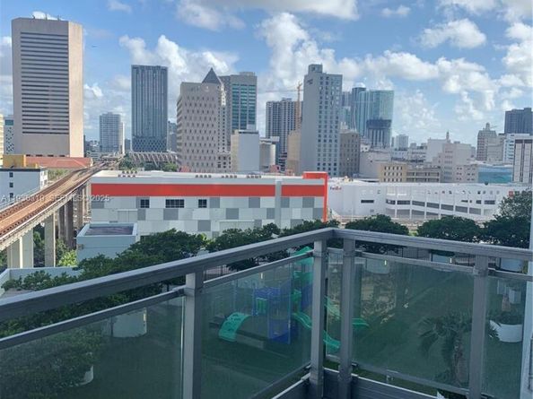 90 SW 3rd St 1211, Miami FL 33130