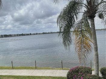 110 Lake Emerald