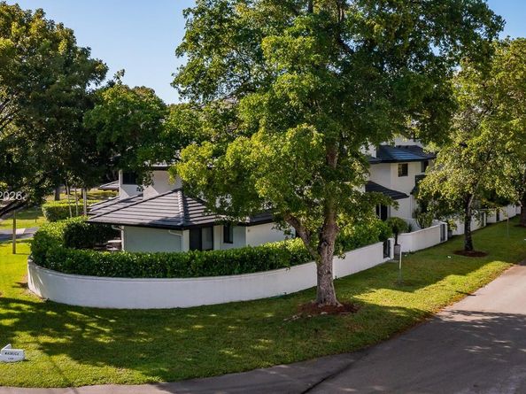 5750 Turin St 206, Coral Gables FL 33146