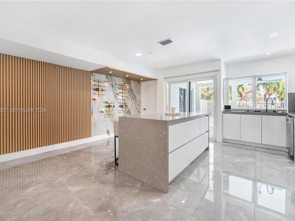 1830 NW 32nd St, Oakland Park FL 33309