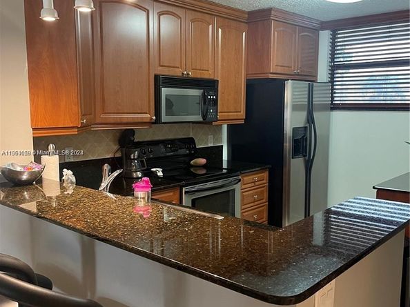 110 Lake Emerald Dr 203, Oakland Park FL 33309