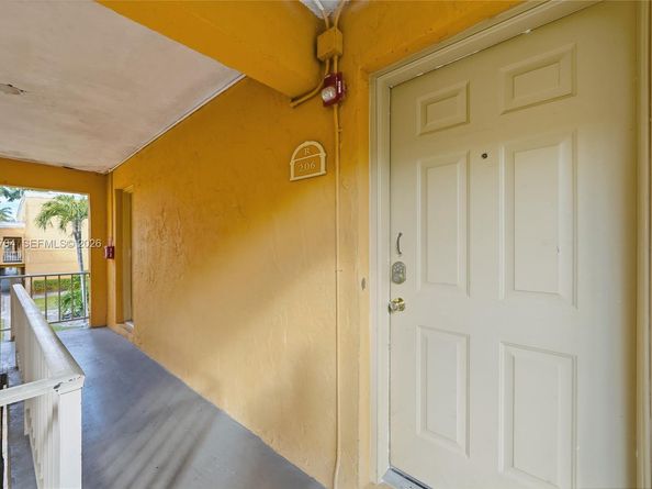 17901 NW 68th Ave R206, Hialeah FL 33015