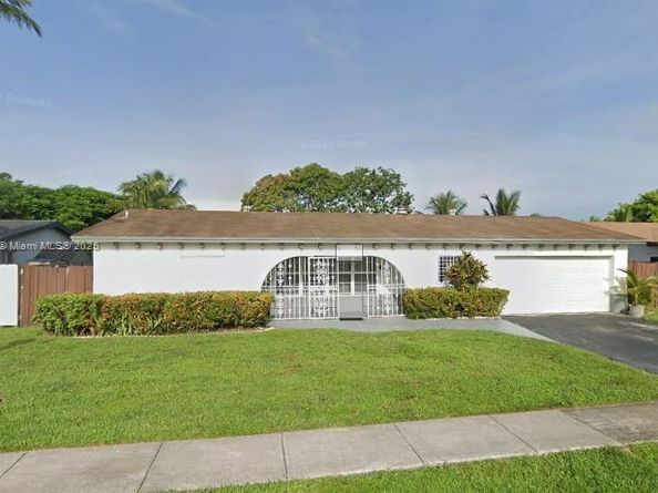 1190 NW 92nd Ave, Pembroke Pines FL 33024