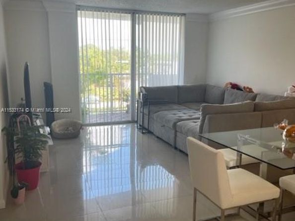 2020 NE 135th St 303, North Miami FL 33181