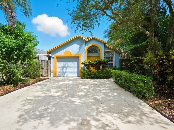 605 SW 15th St, Fort Lauderdale FL 33315