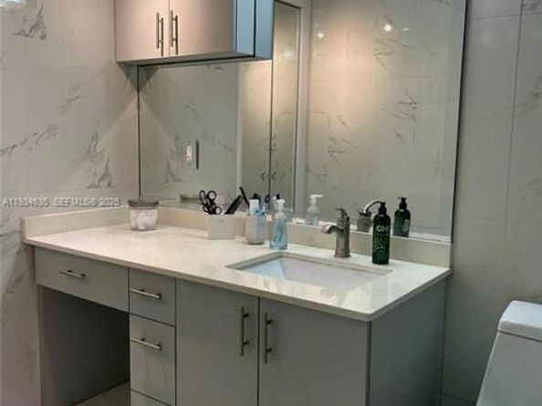 329 SE 3rd St 405T, Hallandale Beach FL 33009