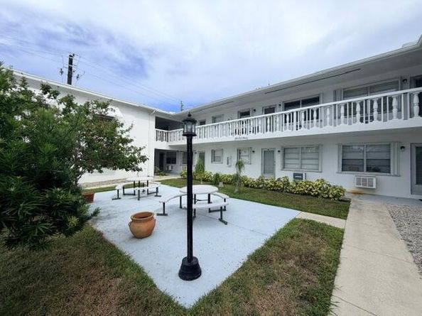 315 7th Avenue S 6B FL 33460