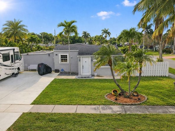 117 SW 6th St, Hallandale Beach FL 33009