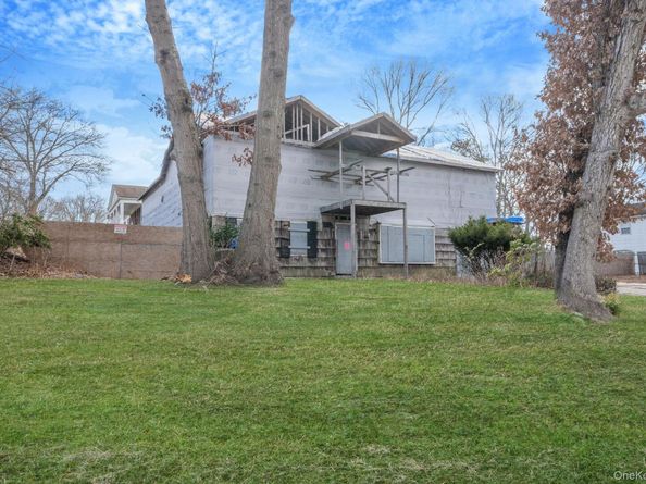 58 W Denis Lane, Coram NY 11727