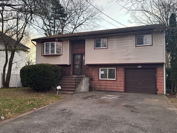 461 Skidmore Road, Deer Park NY 11729