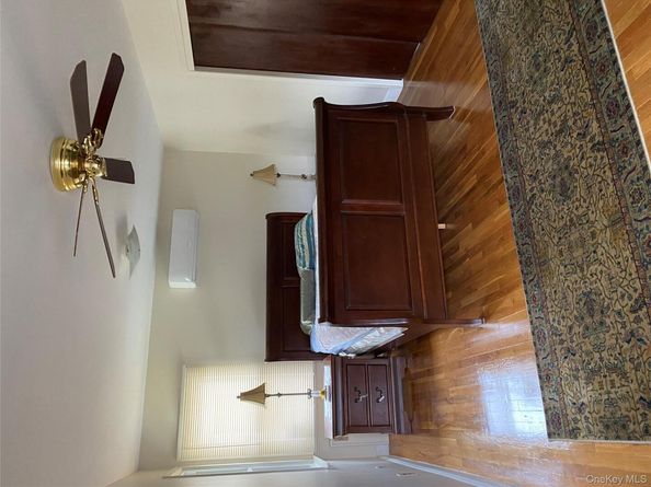 81-46 266 St, Glen Oaks NY 11004